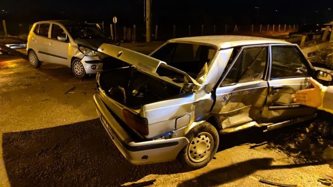 Antalya’da Trafik Kazası: 3 Yaralı