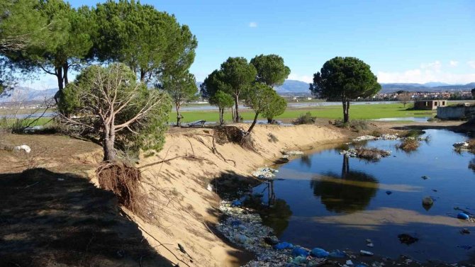 Antalya’da Kum Hırsızları Çevre Katliamına Sebep Oluyor