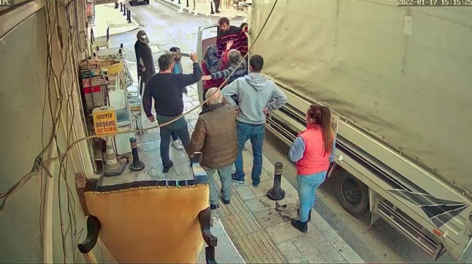 Koltuk Döşemecisi İle Nakliyeci Arasındaki Tartışma Testereli Sopalı Kavgaya Dönüştü