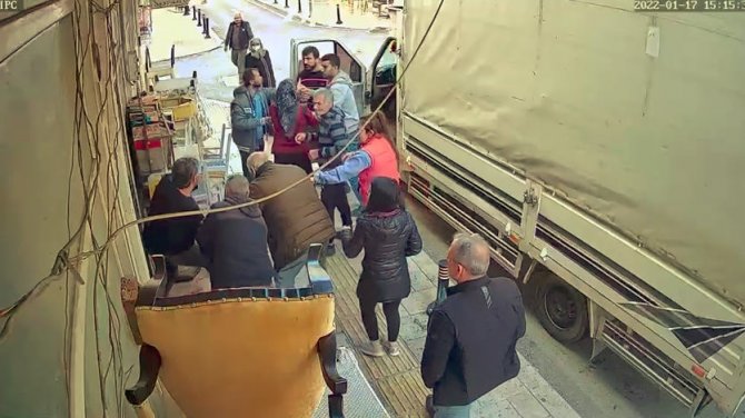 Koltuk Döşemecisi İle Nakliyeci Arasındaki Tartışma Testereli Sopalı Kavgaya Dönüştü