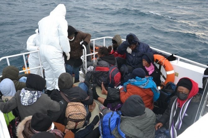 Balıkesir Açıklarında 27 Düzensiz Göçmen Kurtarıldı