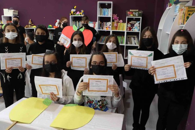 21 İkiz Öğrencinin Karne Heyecanı