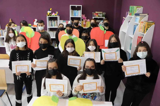 21 İkiz Öğrencinin Karne Heyecanı