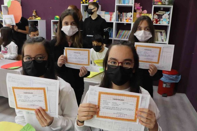 21 İkiz Öğrencinin Karne Heyecanı