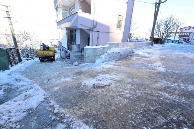 Başiskele’de Tuzlama Çalışmaları Sürüyor