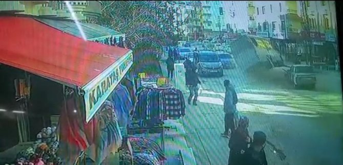 Başkent’te Dolmuşun Devrildiği Anlar Kamerada