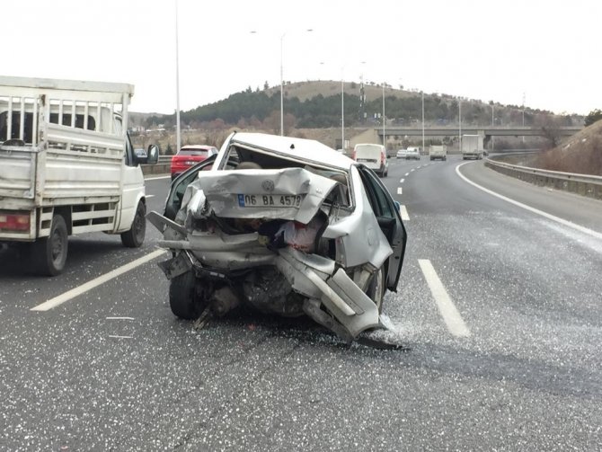 Sürücüsü Kalp Krizi Geçiren Araç Otomobille Çarpıştı: 2 Yaralı