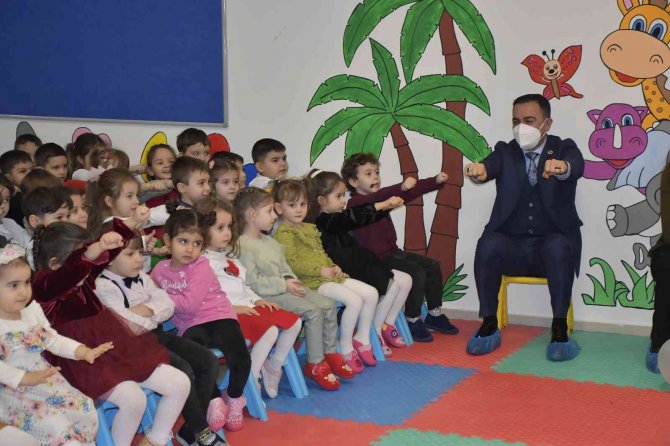 Başkan Erdoğan, Öğrencilerin Karne Heyecanına Ortak Oldu