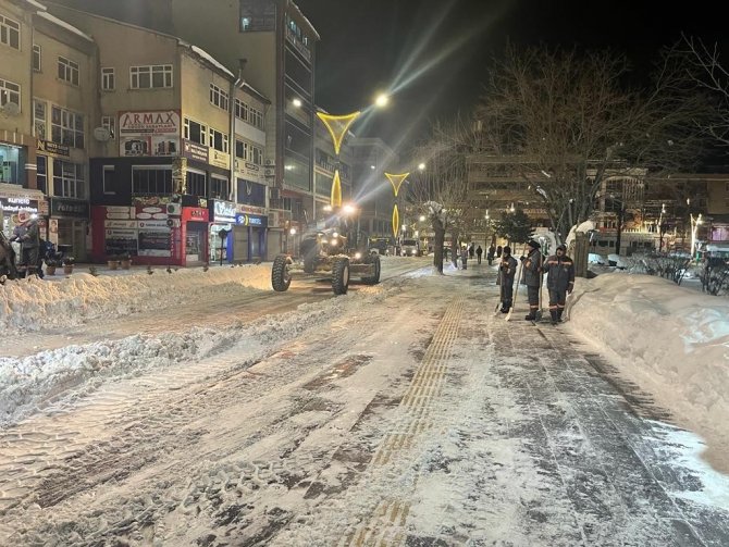 Bingöl Belediyesi Karla Mücadele Çalışmalarına Aralıksız Devam Ediyor