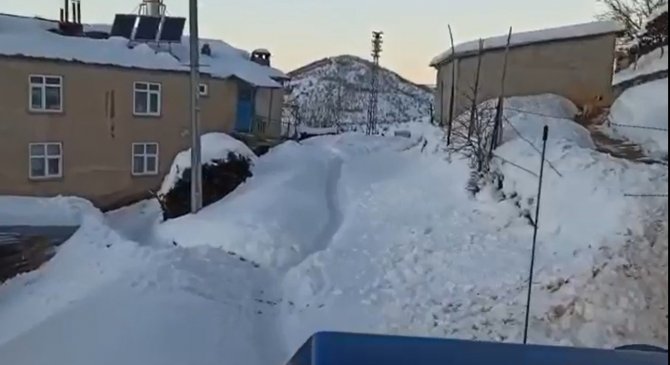 Bingöl’de Karlı Yollar Genç Hasta İçin Aşıldı