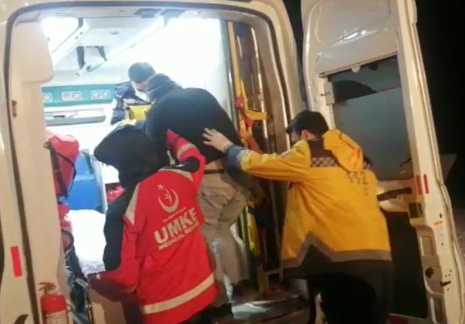 Bingöl’de Karlı Yollar Genç Hasta İçin Aşıldı