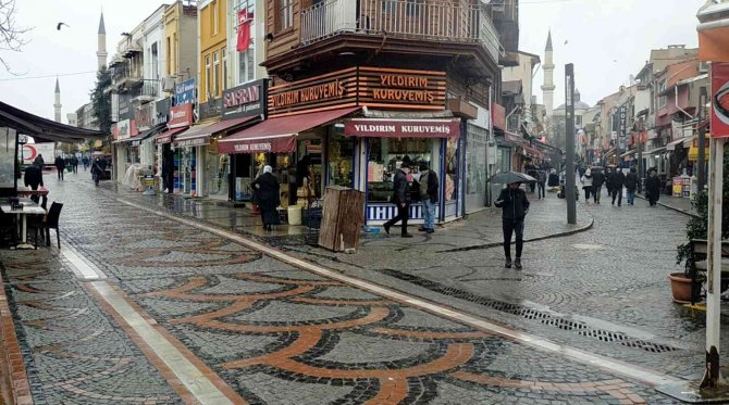 Bulgar Turistlere Pcr Zorunluluğu Başladı, Tıklım Tıklım Dolan Ulus Pazarı Boş Kaldı