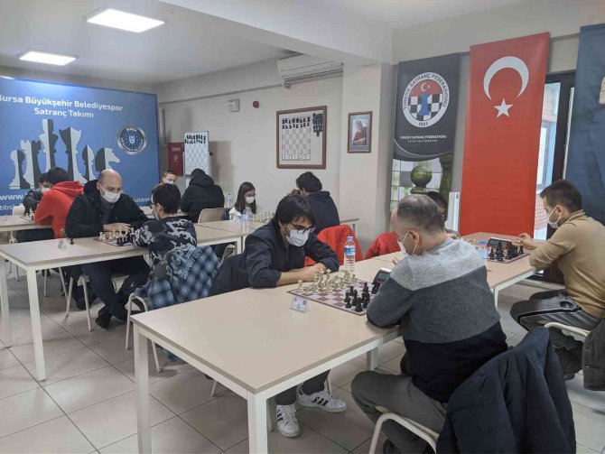 Bursa Büyükşehir Belediyesporlu Satranççılardan 18 Madalya