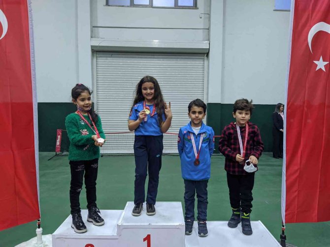 Bursa Büyükşehir Belediyesporlu Satranççılardan 18 Madalya
