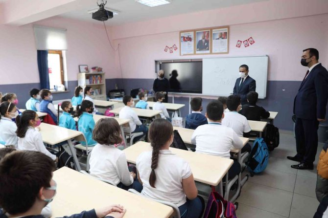 Çanakkale’de 71 Bin 908 Öğrenci Karne Aldı