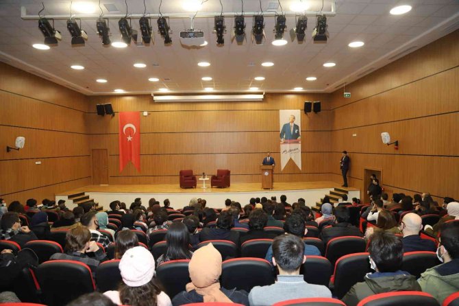 Vali Ayaz Hukuk Fakültesi Kariyer Sohbetlerinin Konuğu Oldu.