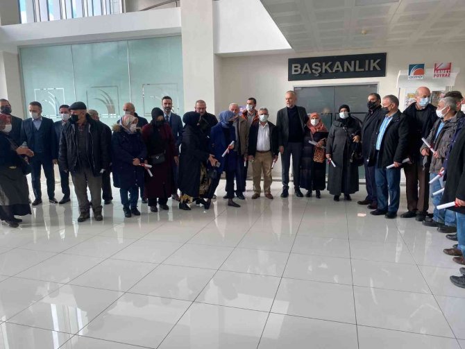 Çekmeköy’de ‘Tapu Teslim Töreni’nde 35 Aile Tapularını Başkan Poyraz’ın Elinden Aldı