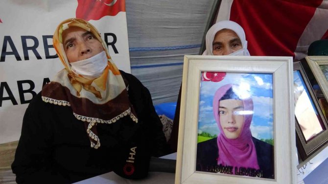 Evlat Nöbetindeki Anne: “Bir Çocuğumuz Ailesine Kavuştu, İnşallah O Mutluluğu Biz De Görürüz”