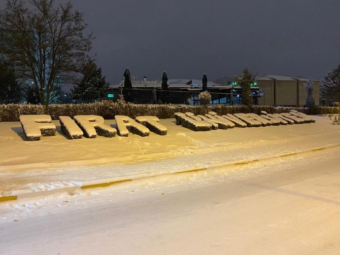 Kar Elazığ’ı Beyaza Bürüdü, Ortaya Kartpostallık Görüntüler Çıktı