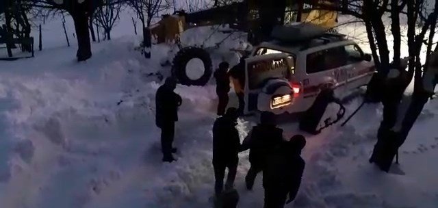 Elazığ’da Hasta Vatandaşın Yardımına Paletli Ambulans Yetişti