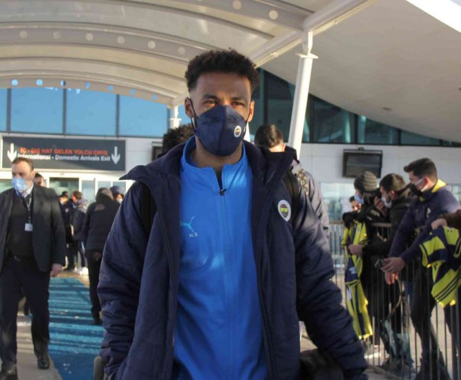 Fenerbahçe’ye Sivas’ta Meşaleli Karşılama