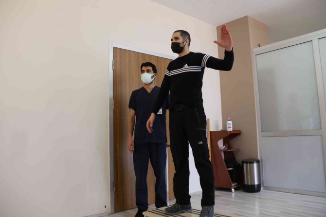 Yedi Yıl Önce Felç Olan Filistinli Gencin Yüzü Eskişehir’de Güldü