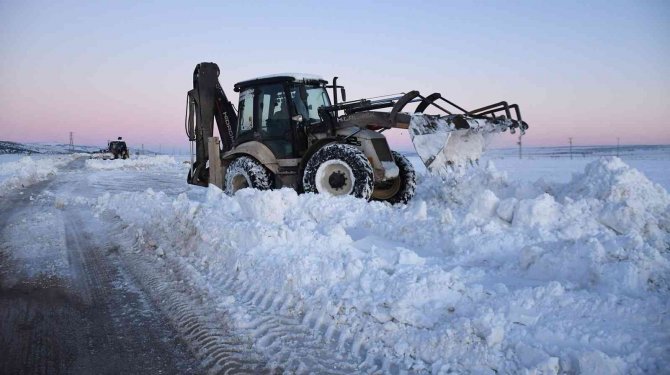 Araban’da Karla Mücadele Sürüyor