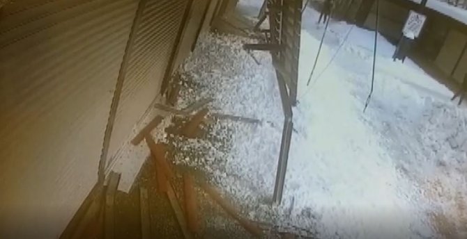 Kar Kütlesinin Altında Kalmaktan Saniyelerle Kurtuldular