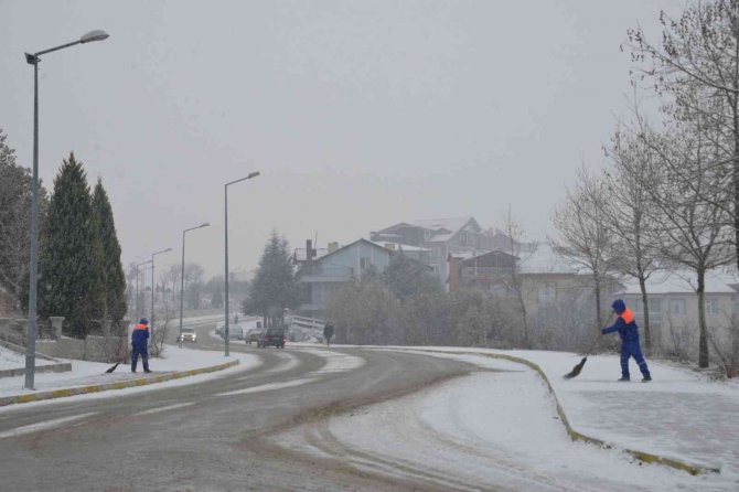 Gediz Belediyesi Ekipleri Karla Mücadele İçin Sahada