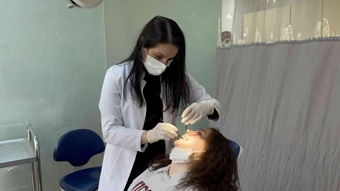 Dolgu Yaptırmak İsterken Çenesinde Bakın Ne Çıktı?