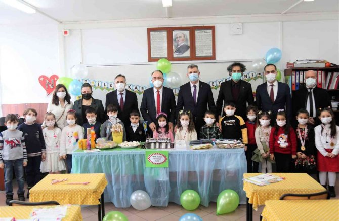 Başkan Sezer, Öğrencilerin Karne Heyecanına Ortak Oldu