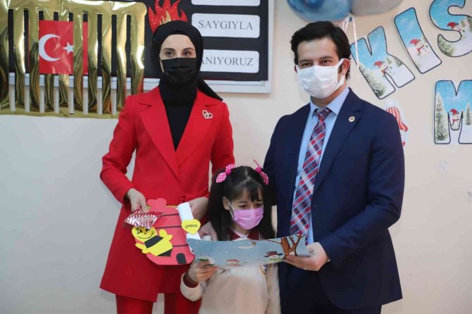 Vali Yardımcısı Kasımoğlu, Karne Sevincine Ortak Oldu