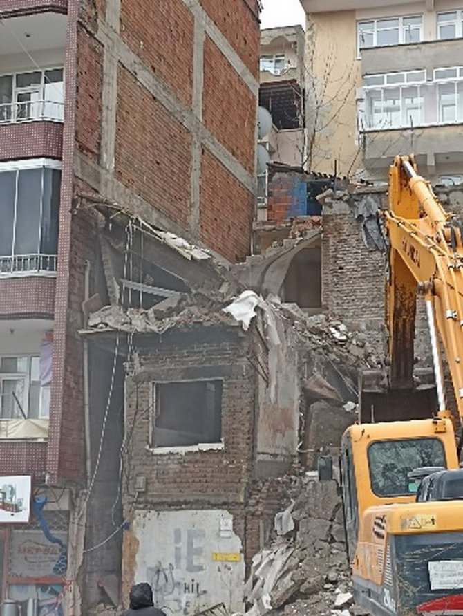 Samsun’da Metruk Binalar Yıkılıyor