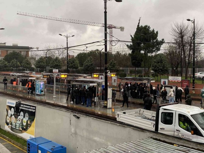 İ̇stanbul’da Yağmur Etkili Olmaya Başladı