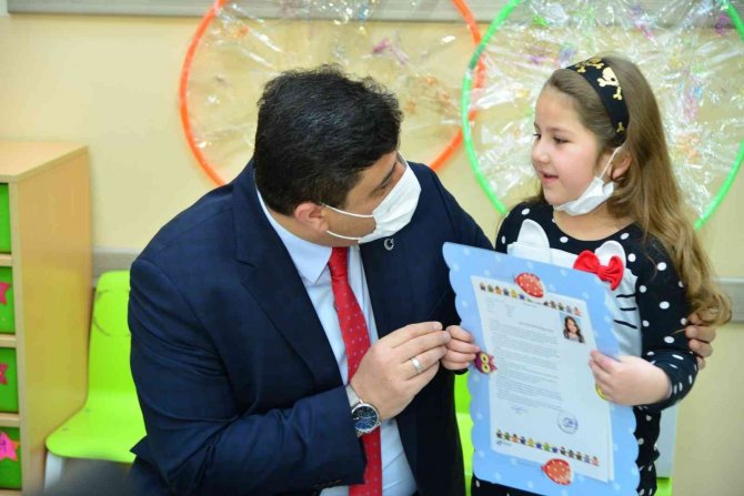 Öğretmen Başkan Öğrencilerin Karne Sevincini Paylaştı