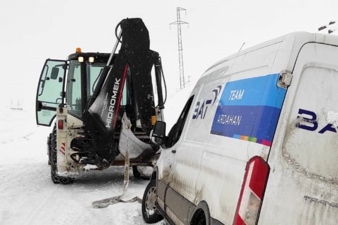 Kar Ve Tipi Nedeniyle Yolda Mahsur Kalanlar Kurtarıldı