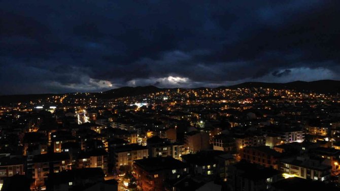 Kar Öncesi Şehir Kara Bulutlara Teslim Oldu