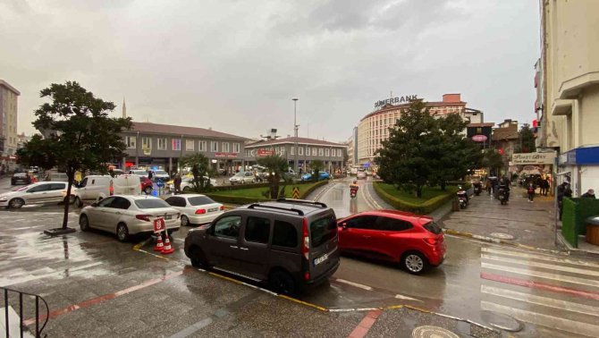 Kar Yağışı Öncesi Balıkesir’de Yağmur Etkili Oldu