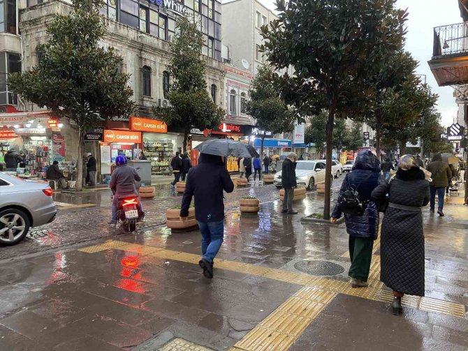 Kar Yağışı Öncesi Balıkesir’de Yağmur Etkili Oldu