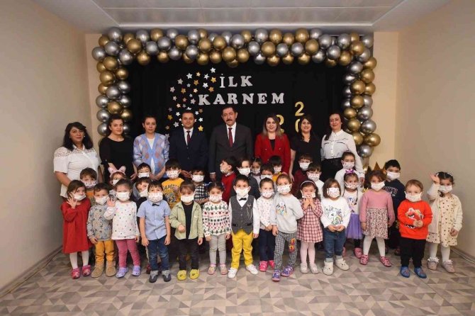 Belediye Çocuk Bakımevi Öğrencileri İlk Karnelerini Aldı