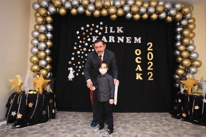 Belediye Çocuk Bakımevi Öğrencileri İlk Karnelerini Aldı