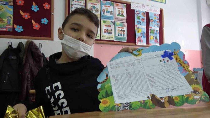 Kırıkkale’de Öğrencilerin Karne Sevinci