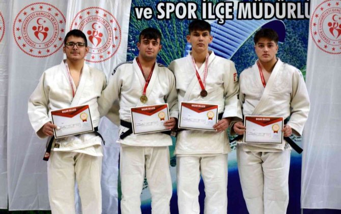 Manisalı Judoculardan Madalya Yağmuru