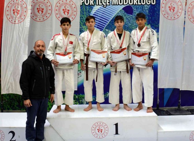 Manisalı Judoculardan Madalya Yağmuru