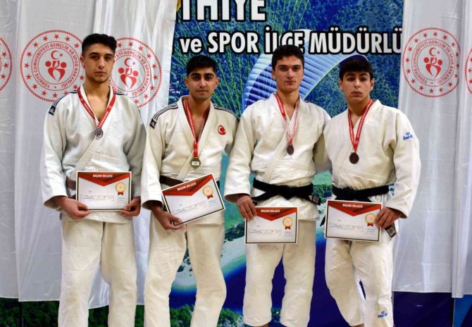 Manisalı Judoculardan Madalya Yağmuru