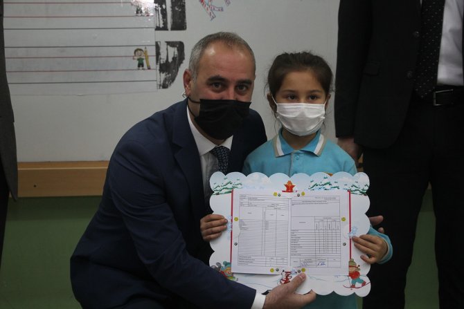 Kula’da 6 Bin 631 Öğrenci İlk Dönem Karnelerini Aldı