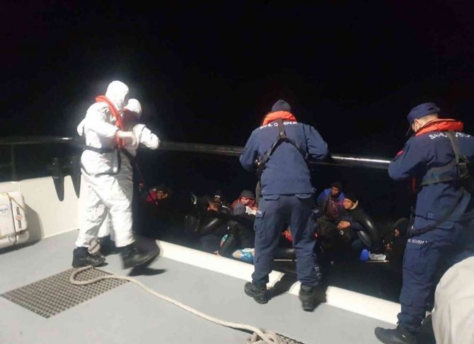 Yunanlıların Geri İttiği 21 Düzensiz Göçmen Kurtarıldı