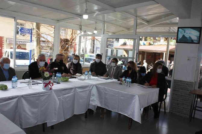 Marmaris Kaymakamı İ̇çmeler Mahallesinde Halk Toplantısı Yaptı
