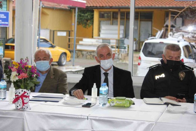 Marmaris Kaymakamı İ̇çmeler Mahallesinde Halk Toplantısı Yaptı