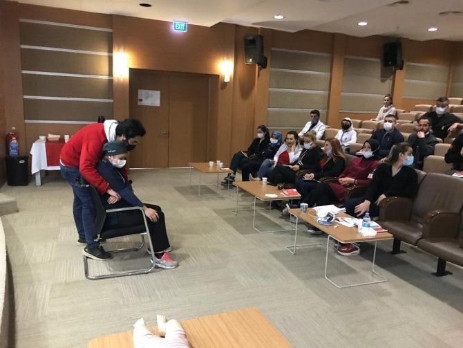 Elazığ’da Kızılay Tarafından Hastane Çalışanlarına İlk Yardım Eğitimi Verildi